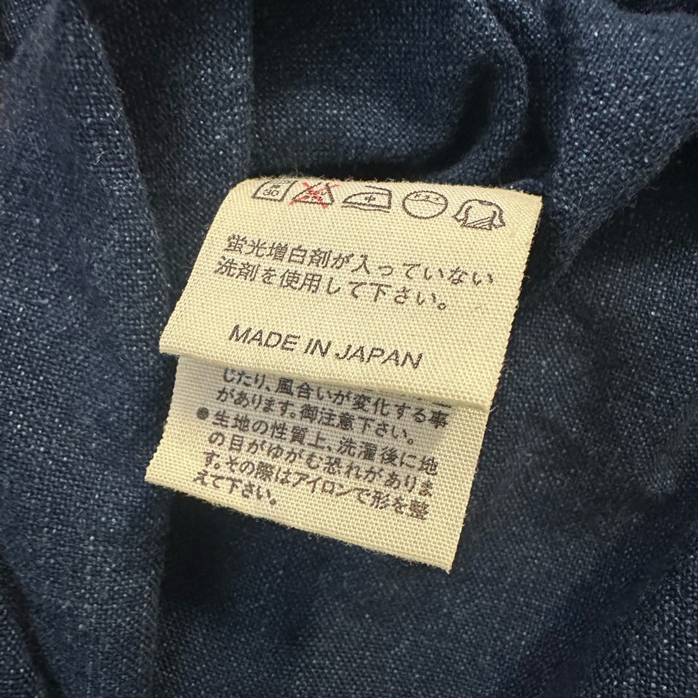 Elegant Denim Button Down Shirt - Picture 3 of 4